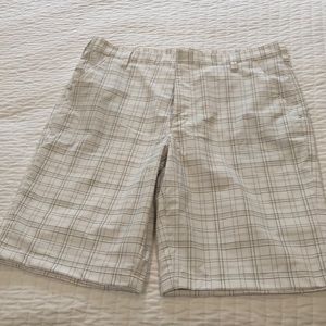 Men’s under Armour golf shorts 38